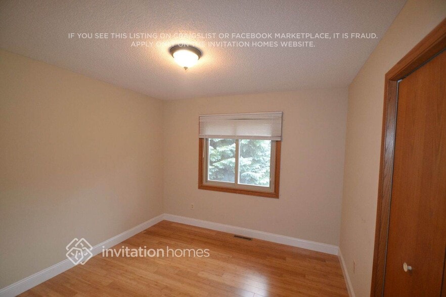 Building Photo - 7897 Kingsview Ln N