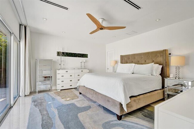 Building Photo - 2514 Yacht Club Blvd