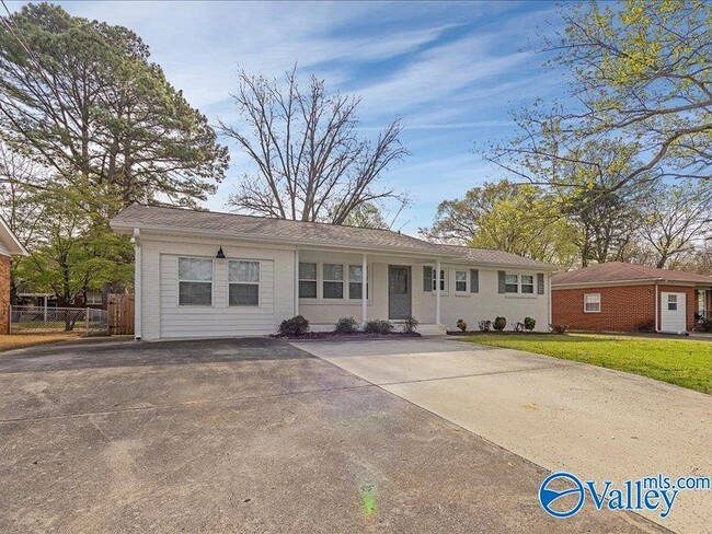Building Photo - 315 Jack Coleman Dr NW