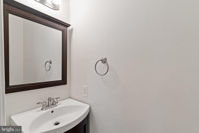 Building Photo - 7115 Strawn Ct