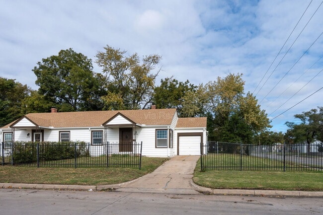 Building Photo - 4722 E Elm St