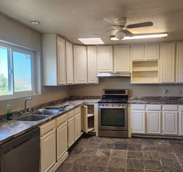 Building Photo - 9201 Shirley St