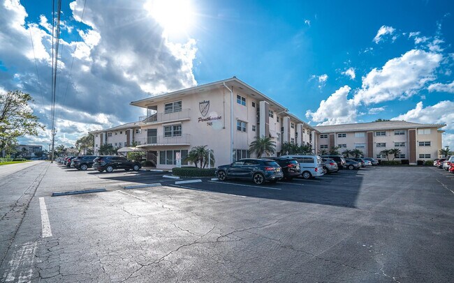 Building Photo - 745 SE 19th Ave