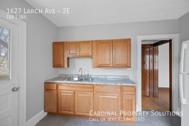 Building Photo - 1627 Larch Ave