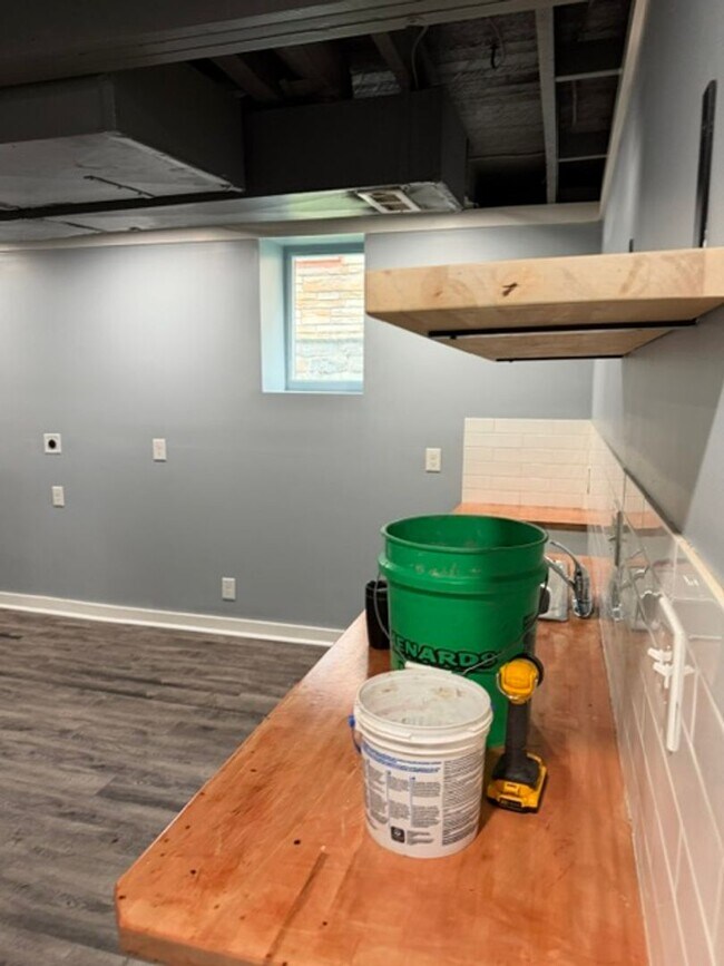 Building Photo - Updated 2-bedroom, 2-story home in the heart of Kansas City!