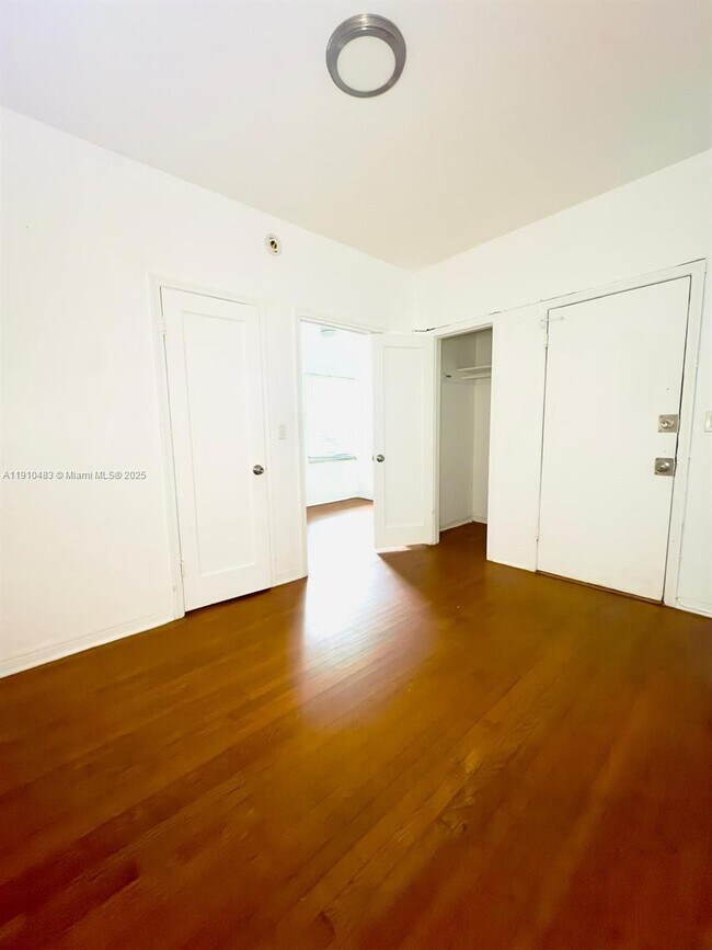 Building Photo - 315 W 28th St