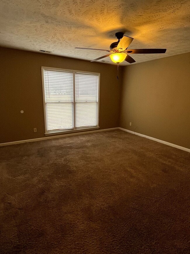 Building Photo - Charming 2 Bed 2 Bath Raeford Home