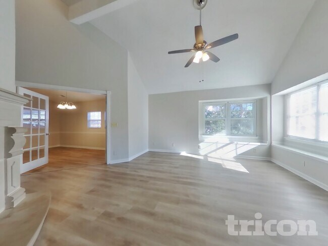 Building Photo - 623 Lockhart Ct NE