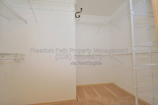 Building Photo - 500 E Sand Wedge Dr