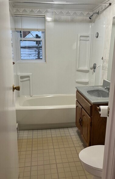 Full bath - 11 W Oak St