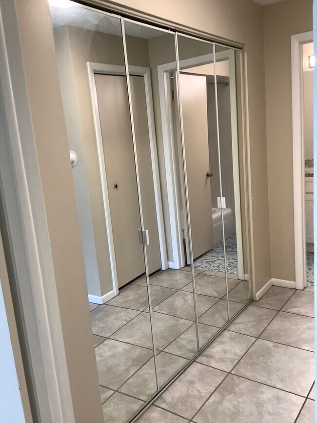 Building Photo - 10408 Menard Ave