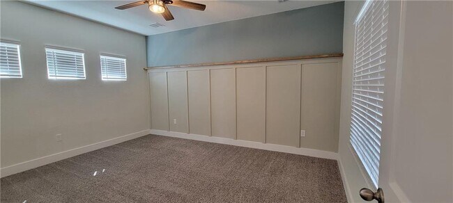 Building Photo - 307 Charter Oak Dr