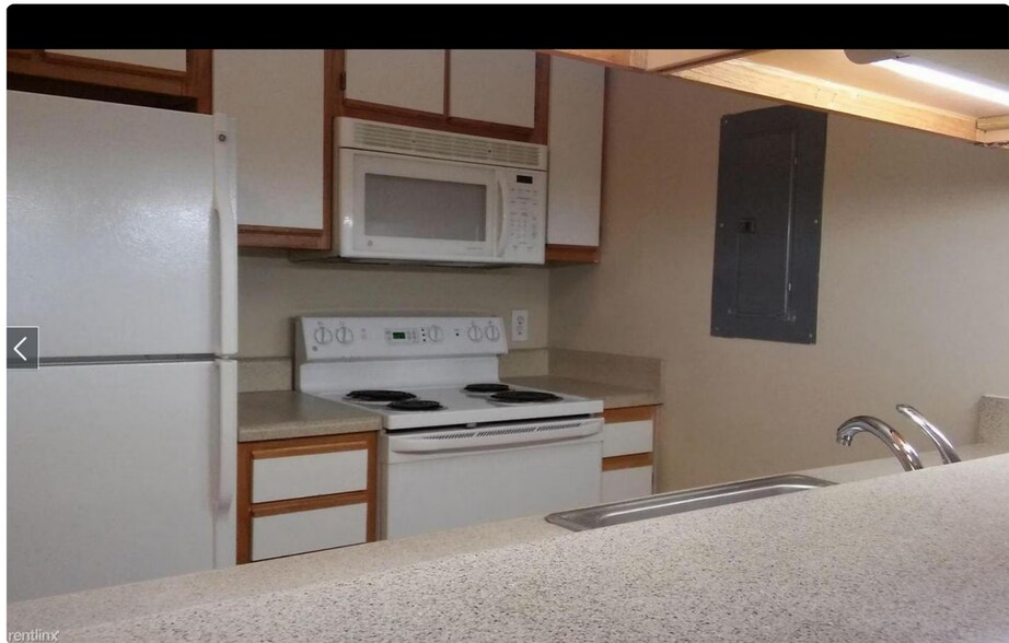 Building Photo - 1420 Collegiate Cir