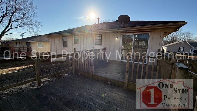 Building Photo - Charming 3-bedroom, 2-bathroom home in Blue Springs
