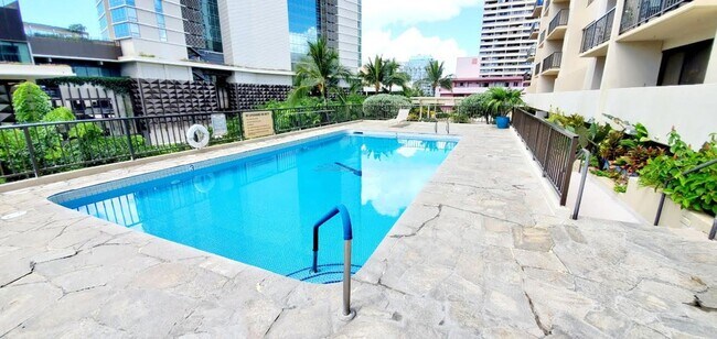 Building Photo - Four Paddle #1310- Large One Bedroom Condo