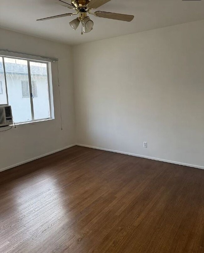 Building Photo - 523Bald