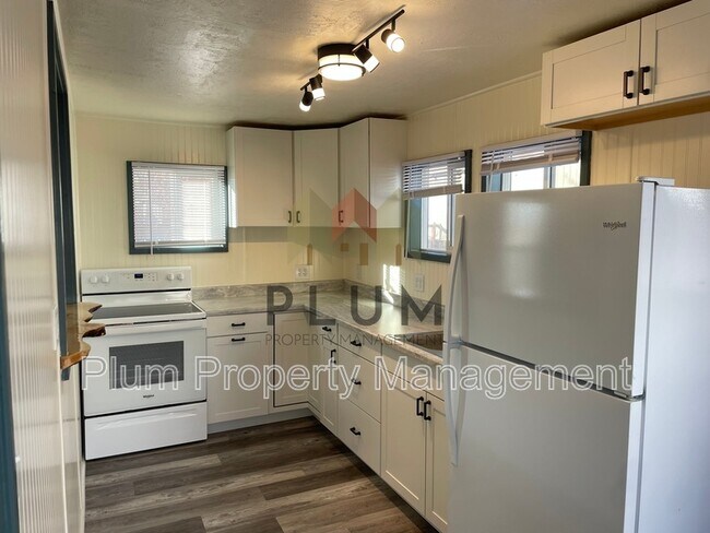 Building Photo - 1505 Sherwood St