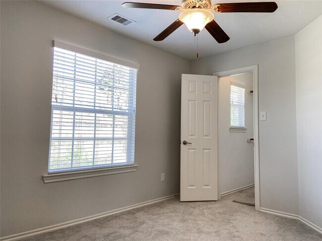 Building Photo - 27 Whitekirk Pl