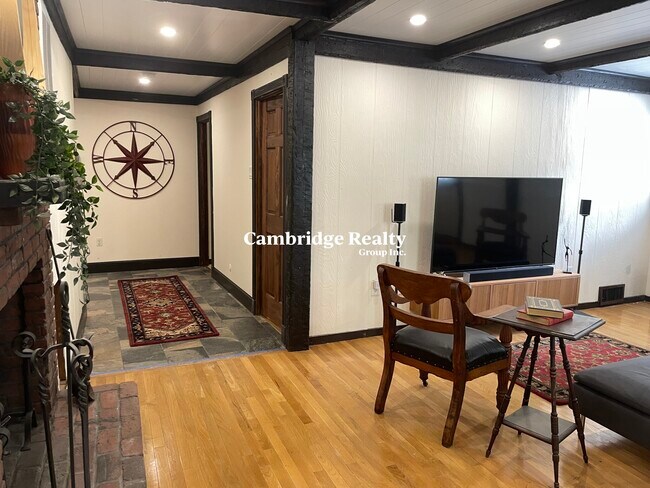 Building Photo - 8 Locke St