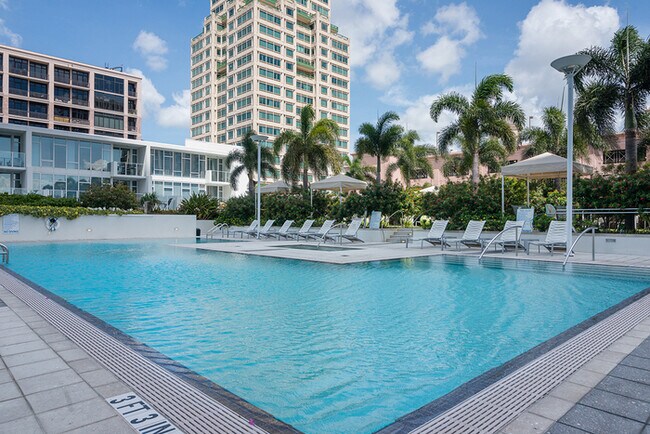 Building Photo - Luxury 2BR Signature Place Condo in Downto...