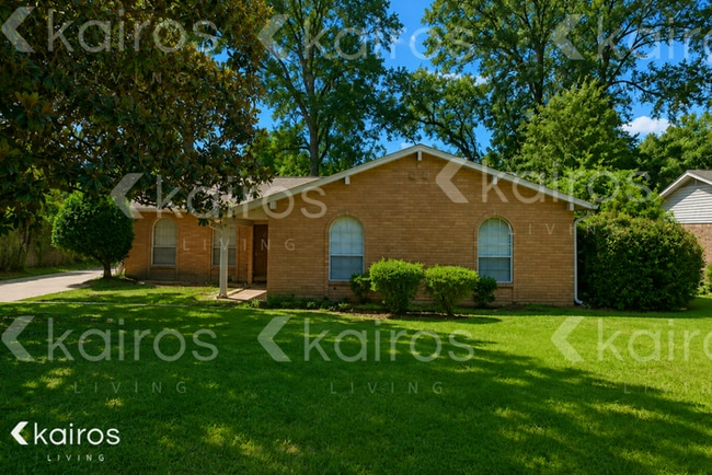 Building Photo - 5617 Vista Bonita Dr S