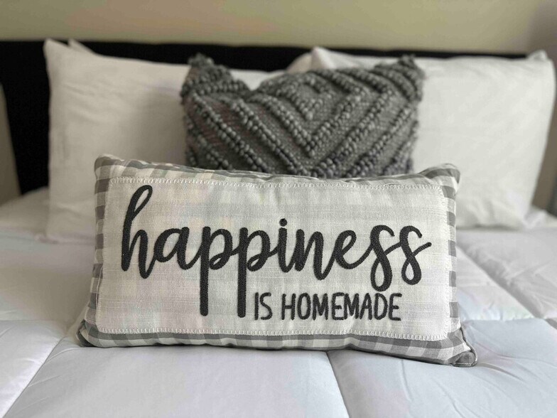 Building Photo - 12848 Queensbury Ln