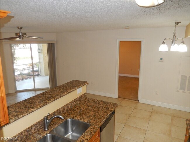 Building Photo - 12560 Equestrian Cir