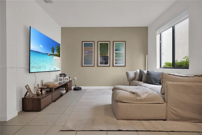 Building Photo - 909 NE 211th St