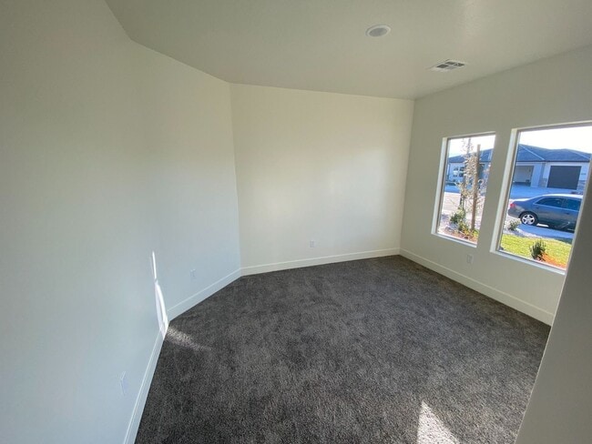 Building Photo - Beautiful 3 Bedroom Single Level Home in S...
