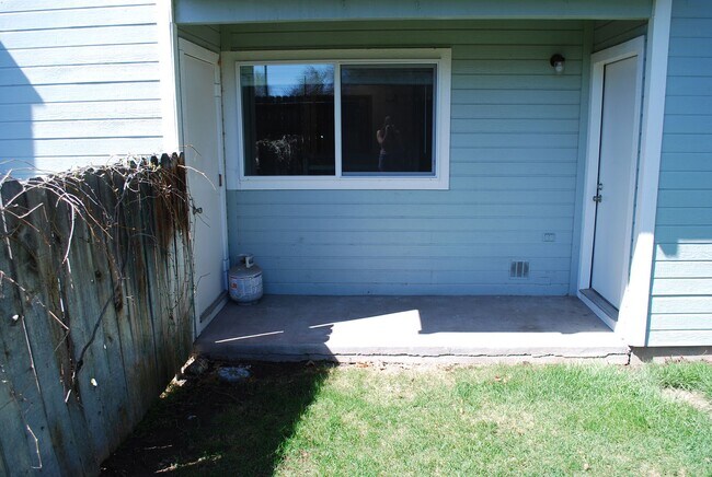 Building Photo - 1716 S Eagleson Rd