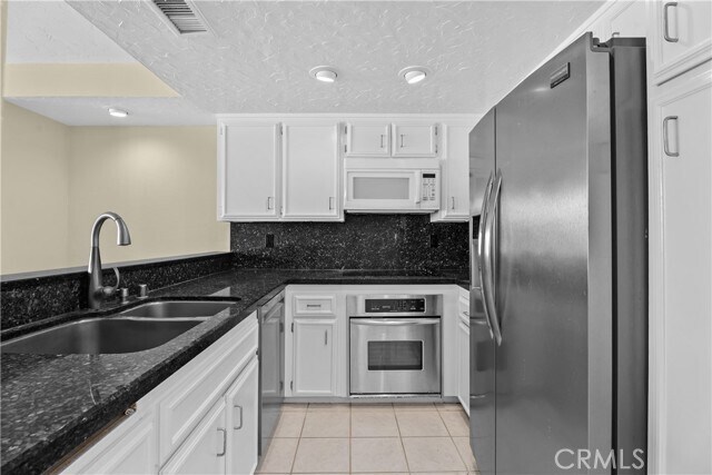 Building Photo - 33532 Valley View Ct