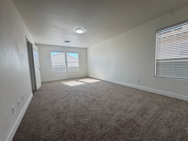 Building Photo - 6339 W Silver Ribbon Ct