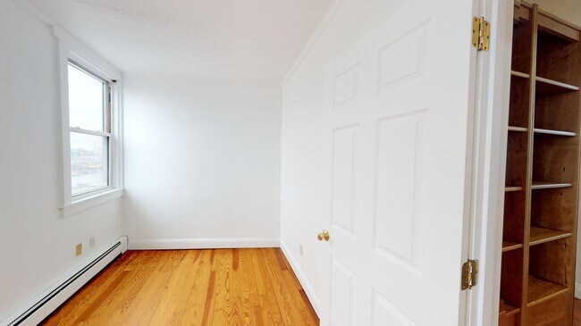 Building Photo - 13 Tuckerman St