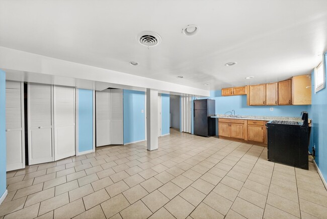 Building Photo - 4223 W 82nd St