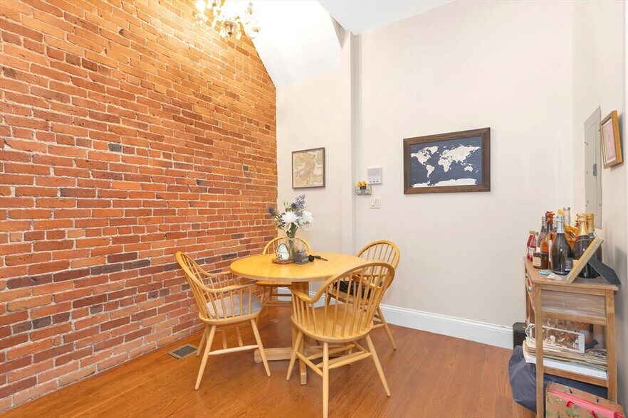 Building Photo - 1027 Tremont St