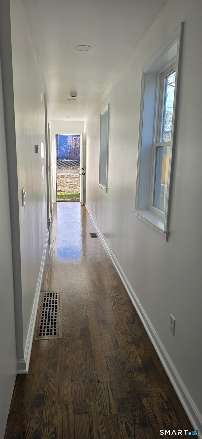 Building Photo - 99 Johnson St