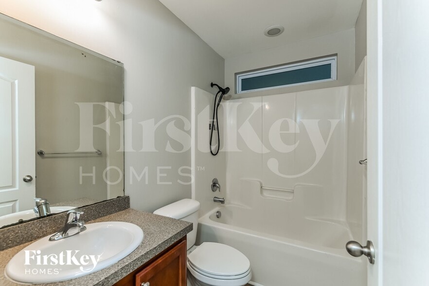 Building Photo - 215 Coosawatchie St