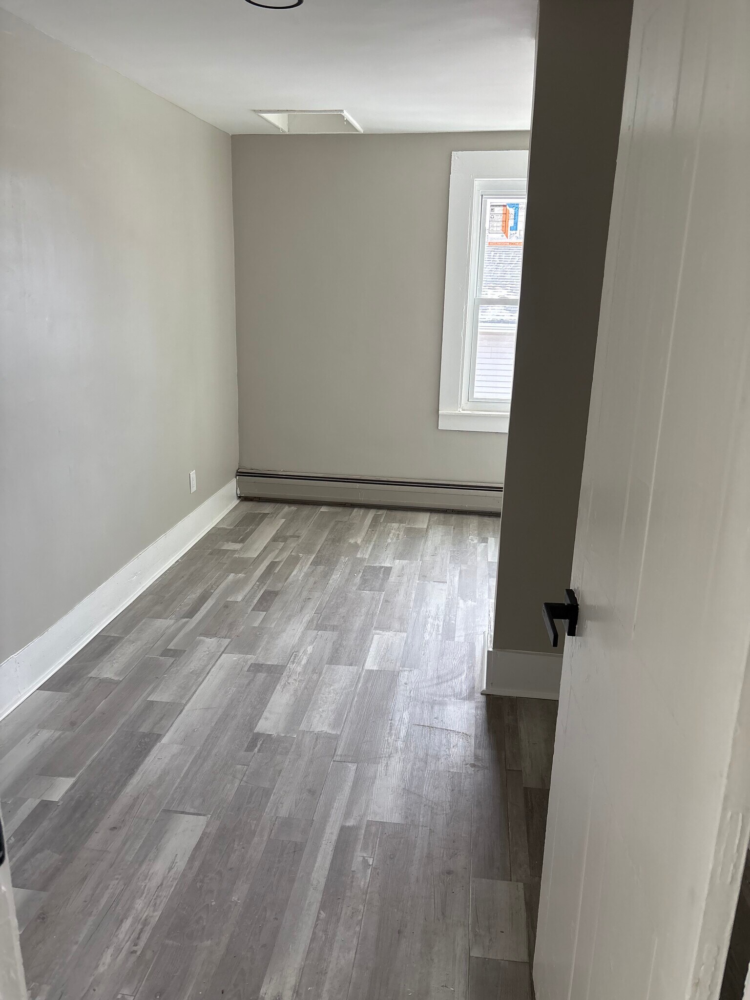 Building Photo - 47 Maple Ave