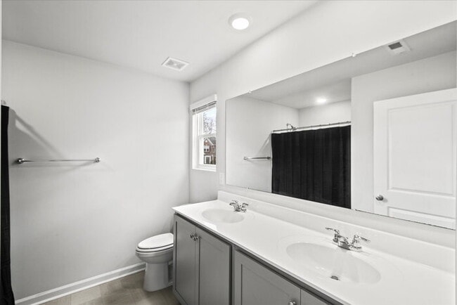 Building Photo - For Rent: Modern 4-Bedroom Home with Priva...