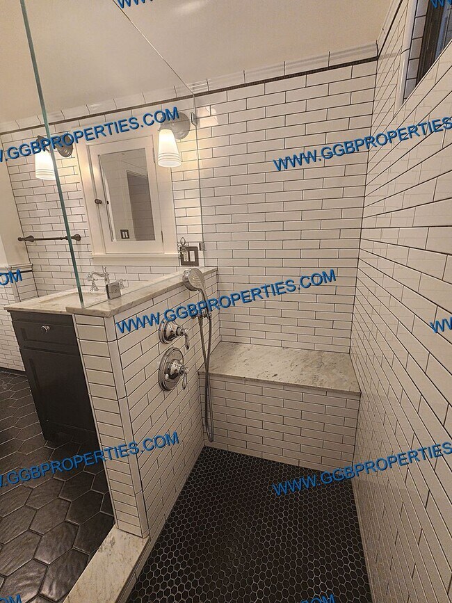Building Photo - Come See this SAT! 06/27/26 - Live the Belmont Shore Lifestyle! Spanish 2 Bedroom / 1 Bath Home w...
