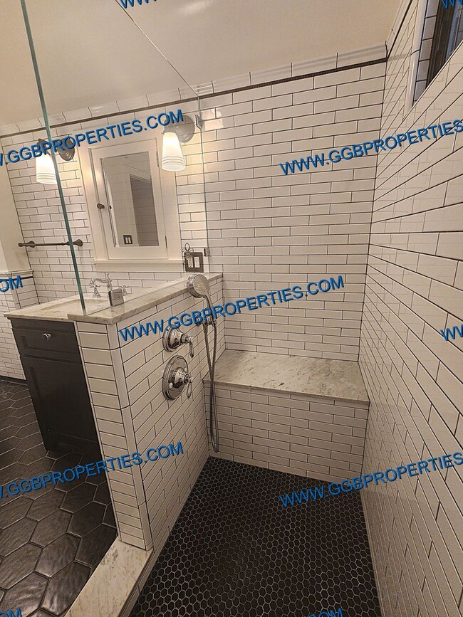 Building Photo - Live the Belmont Shore Lifestyle! Spanish 2 Bedroom / 1 Bath Home w/ Garage