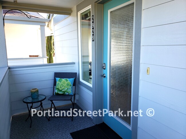 Covered front porch - 2929 Portland St