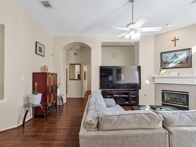 Building Photo - 3319 Shadowbark Dr