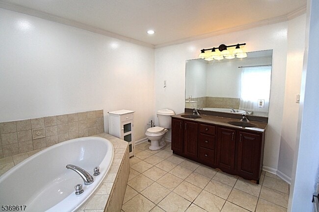Building Photo - 11 Cypress Ln