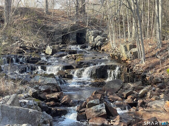 Building Photo - 37 Long Meadow Rd