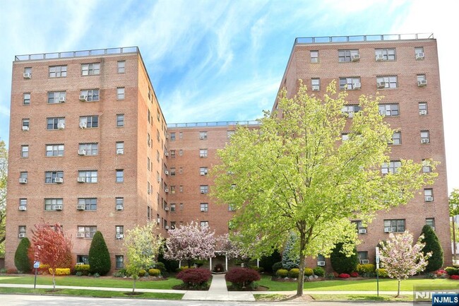 Building Photo - 208 Anderson St