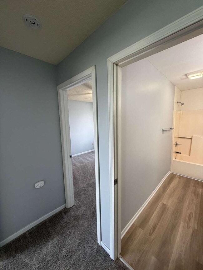 Building Photo - Newly renovated 2-bedroom 1.5 bath townhouse Near Merle Hay Mall!