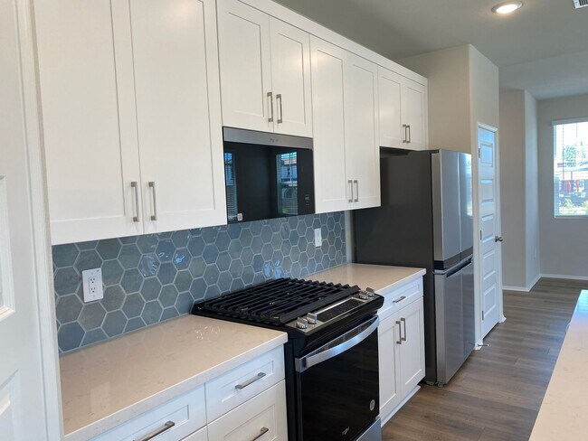 Building Photo - BRAND NEW HOME AVAILABLE FOR LEASE IN TEME...