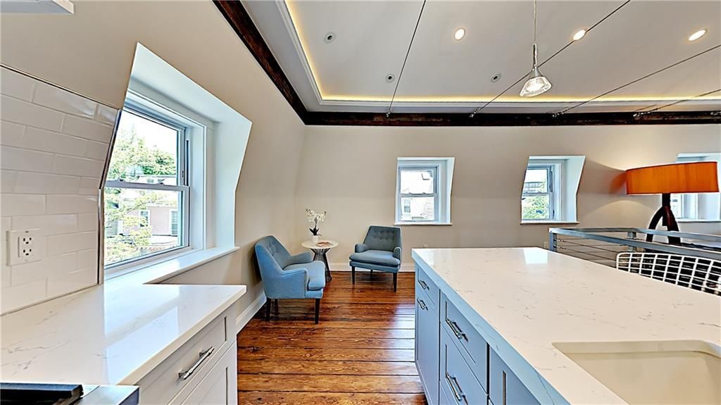 Building Photo - 21 School St