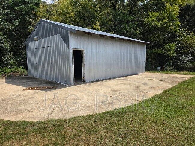 Building Photo - 3320 Griffin Cemetery Rd